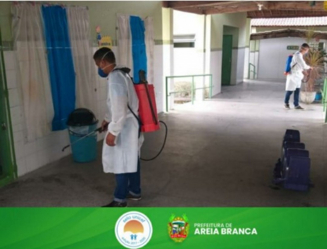Prefeitura de Areia Branca realiza sanitização nas escolas e nas creches do município